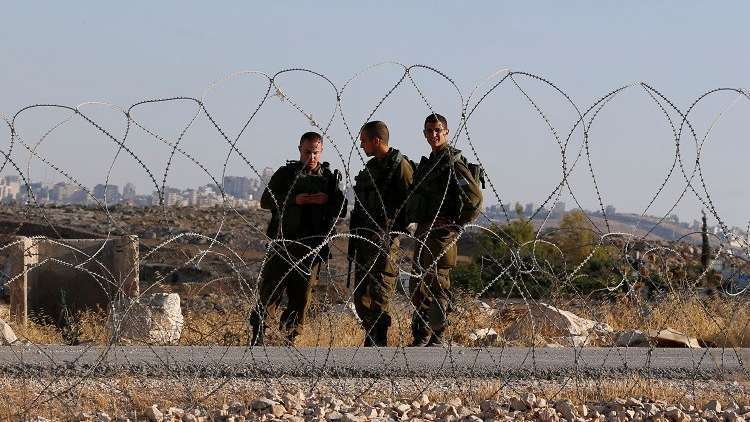 اعتقال 16 فلسطينيا في الضفة الغربية