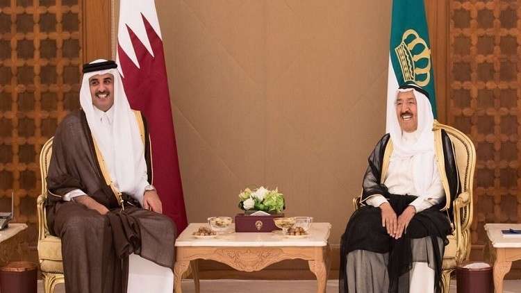تميم يبعث رسالة لأمير الكويت قبل يوم من القمة الخليجية