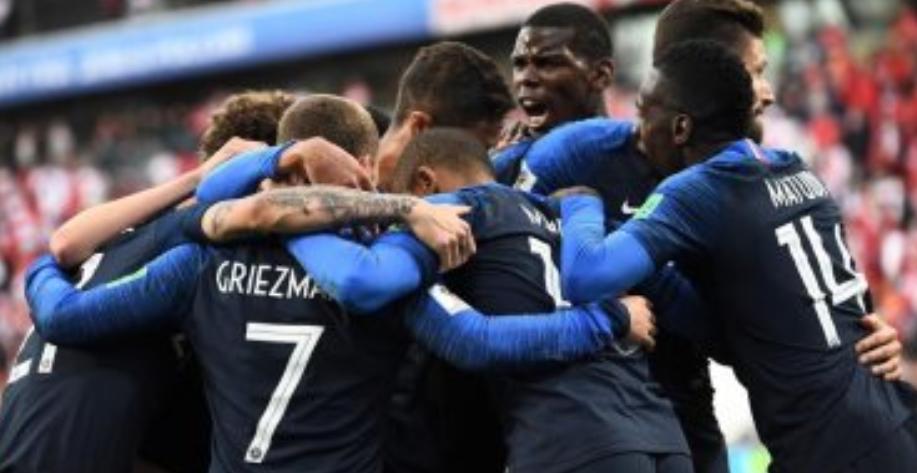 فرنسا تحرز الهدف الأول أمام بلجيكا.