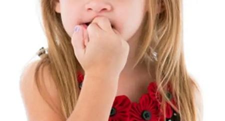 حيل فعالة للتخلص من عادة قضم الأظافر عند الأطفال
