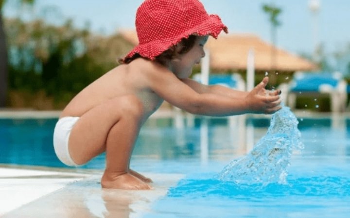 فوائد صحية للسباحة على الأطفال الصغار.. ستدهشك