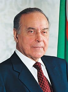 القائد العظيم حيدر علييف خالد في قلب الشعب الأذربيجاني
