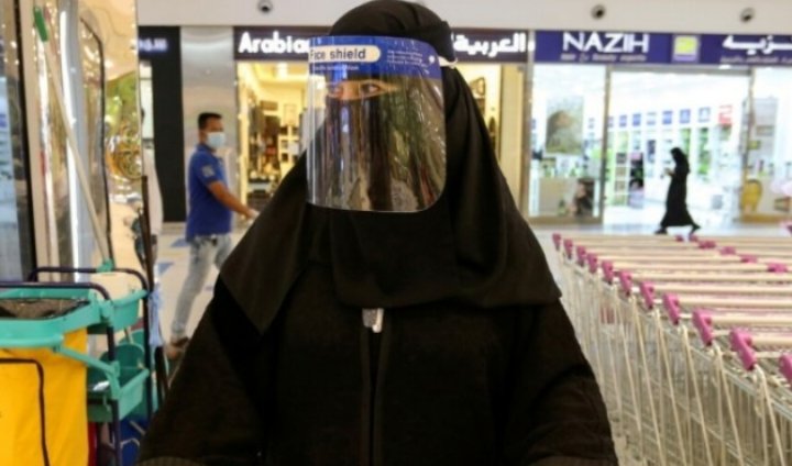 السعودية تسجل انخفاضاً قياسياً في إصابات «كورونا» اليومية