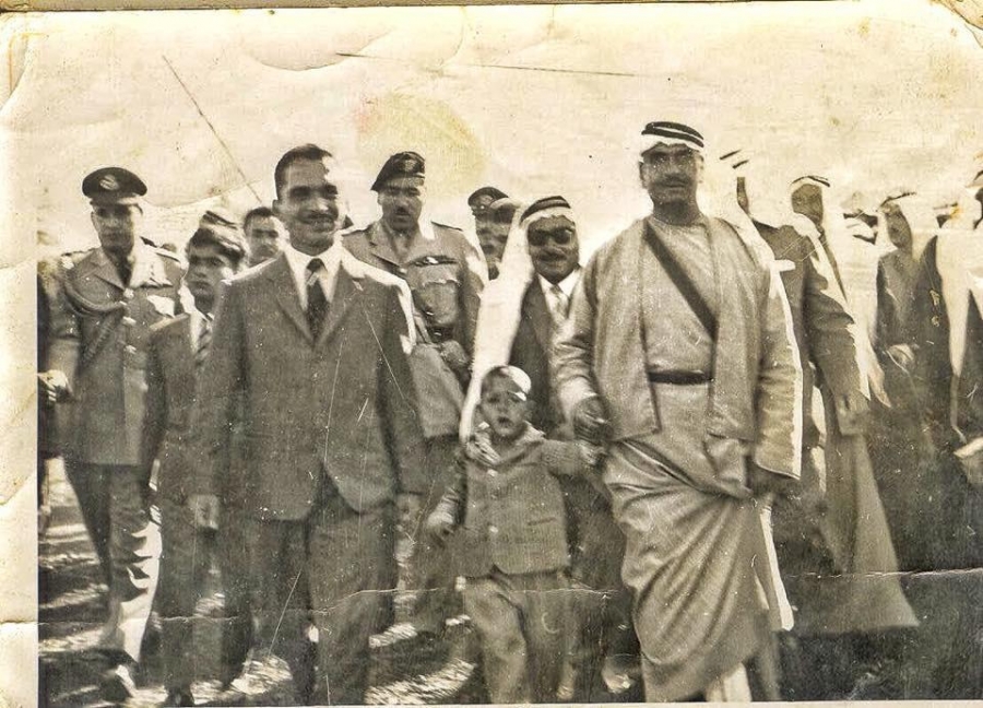 صورة من ذاكرة الوطن الملك الحسين بن طلال في ضيافة الشيخ ذوقان باشا الحسين العواملة في مدينة السلط عام 1961