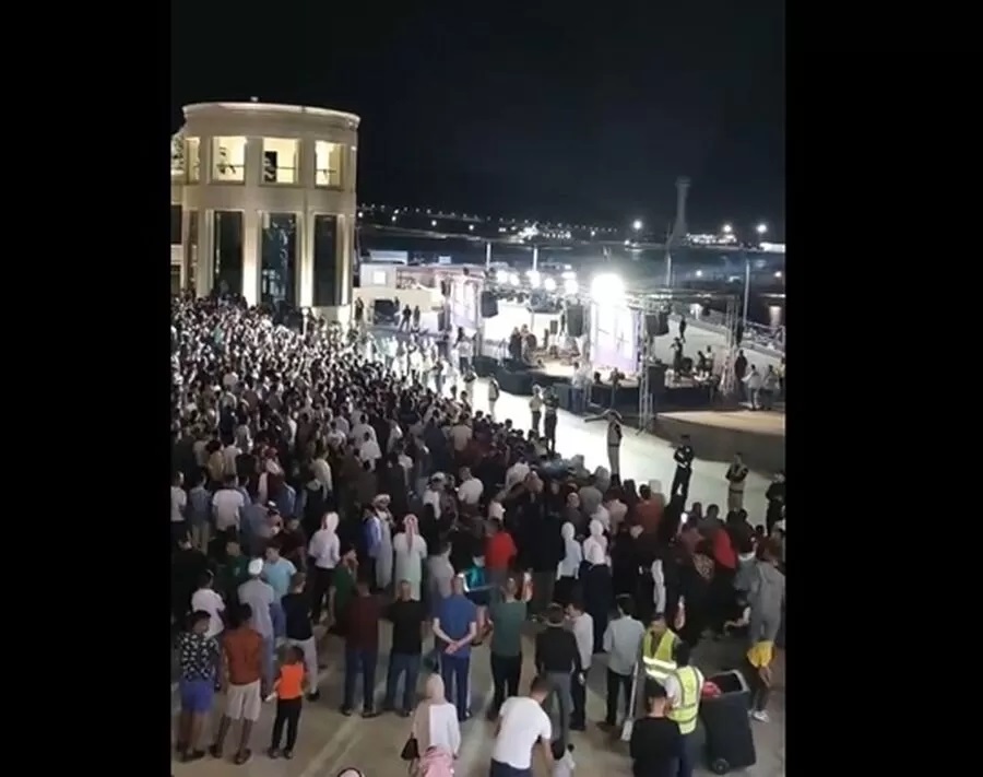 الفنان ابو تايه يوجه رسالة لآلاف الحاضرين لكرنفال العقبة