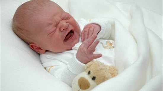 اسباب بكاء الطفل الرضيع أثناء النوم..!!