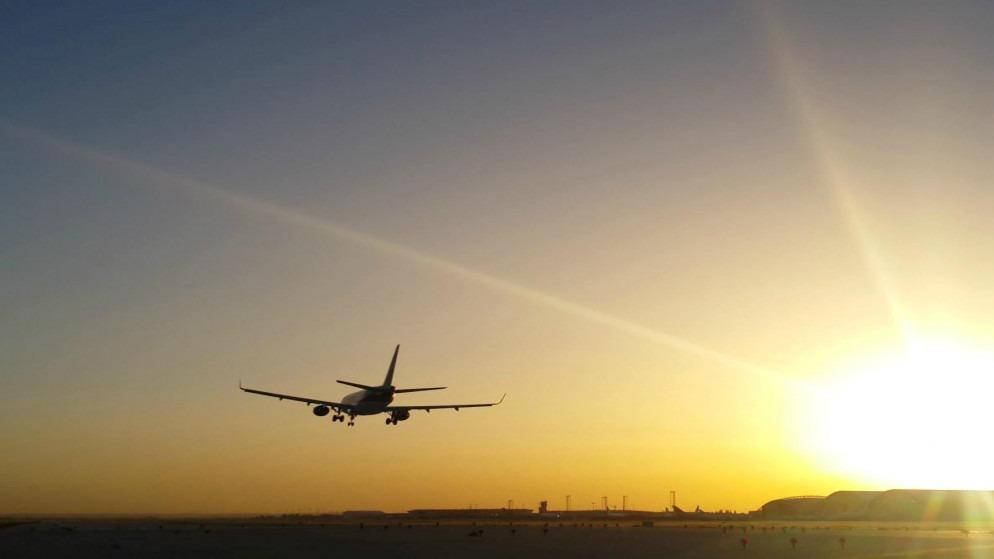 طائرة سياح عارضة إسبانية تصل عمان