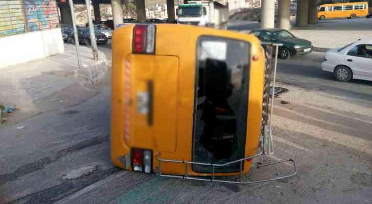 إصابة بحادث تدهور حافلة مدرسية في عمان