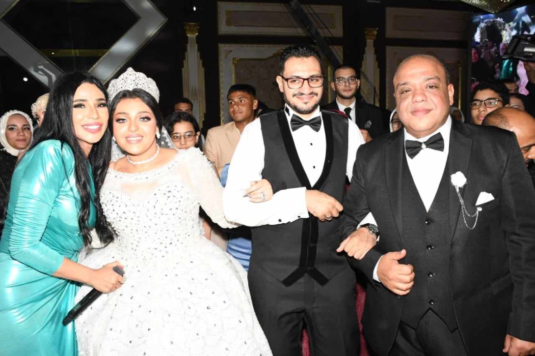 أمينة تحتفل بحفل زفاف ابنة مدير أعمالها بمشاركة حوده بندق ومحمد عبد المنعم