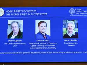 3 علماء يحصدون جائزة نوبل الفيزياء