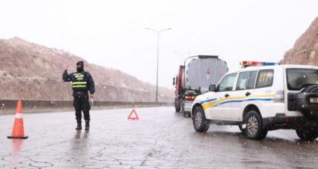 وفاة سائق بتدهور مركبة شحن على طريق البحر الميت