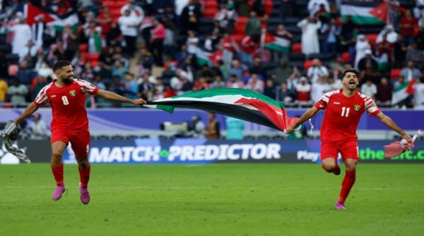 إعلاميون يرجحون وصول الأردن وقطر لنهائي كأس آسيا