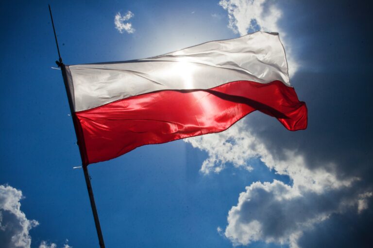 بولندا تستدعي سفير إسرائيل على خلفية مقتل عمال إغاثة في غزة