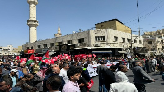 مسيرات تضامنية في محافظات عدة تندد بالعدوان الإسرائيلي على قطاع غزة