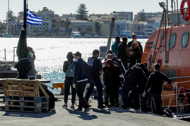 وفاة 3 قاصرين وإنقاذ 19 مهاجرا في جزيرة خيوس اليونانية