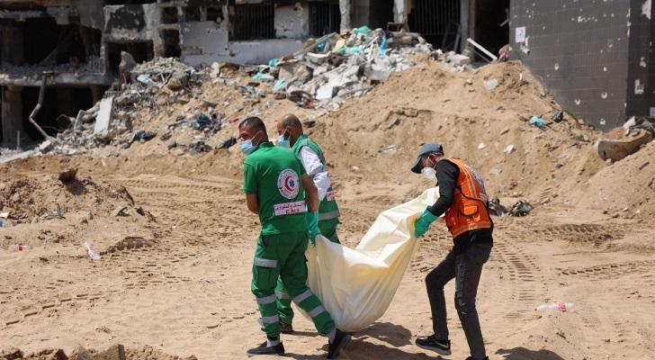 الدفاع المدني بغزة: الاحتلال أخفى جثث الشهداء بمجمع الشفاء