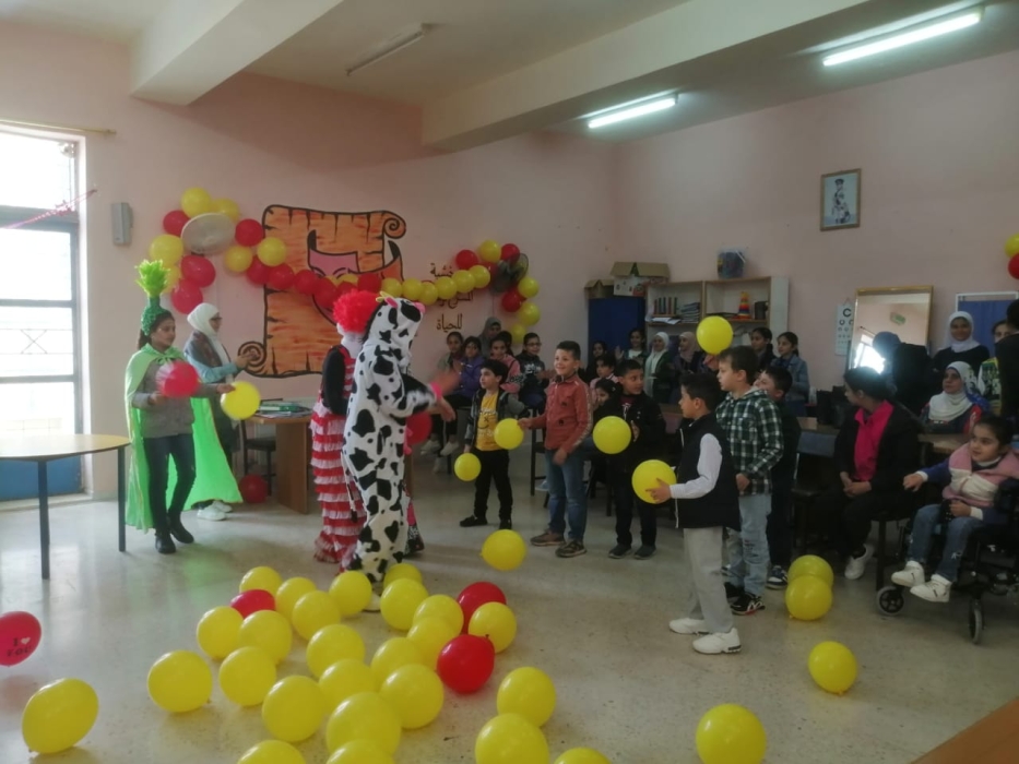 المصري يفتتح مهرجان ذوي الاحتياجات الخاصة في مدرسة المزار الأساسية المختلطة