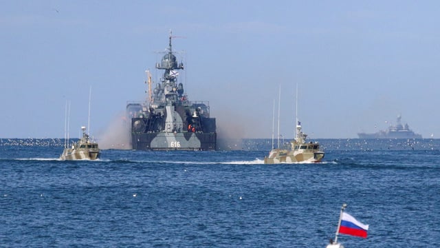 أوكرانيا: قصفنا سفينة روسية في شبه جزيرة القرم