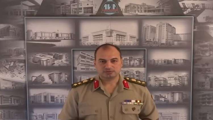 السجن لضابط مصري أعلن عزمه الترشح للرئاسة بزي عسكري