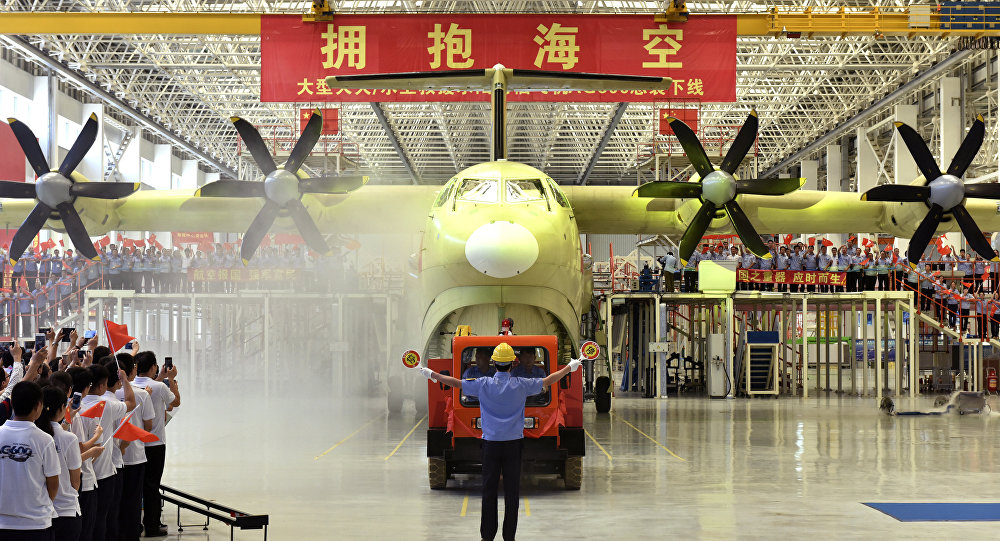 الصين تختبر أكبر طائرة برمائية في العالم .