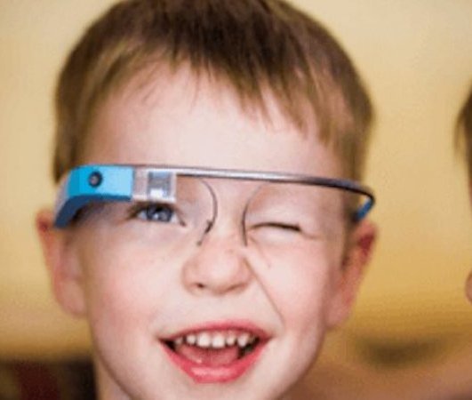 نظارة تساعد اطفال التوحد على قراءة تعابير الوجوه.