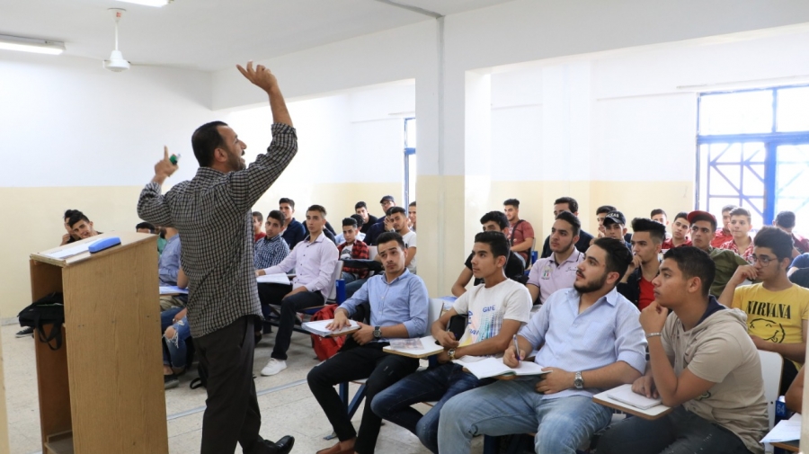جامعة الزرقاء تستقبل المئات من طلبة التوجيهي ضمن مبادرتها زقفة وطن... صور