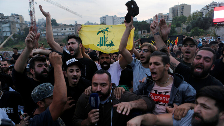 حزب الله وحركة أمل ينفيان تبليغ رسالة لقائد الجيش بفتح الطرقات