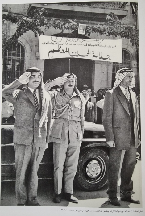 صورة من ذاكرة الوطن الراحل الحسين _ طيب الله ثراه_ ومتصرف الكرك المرحوم العرموطي عام 1958