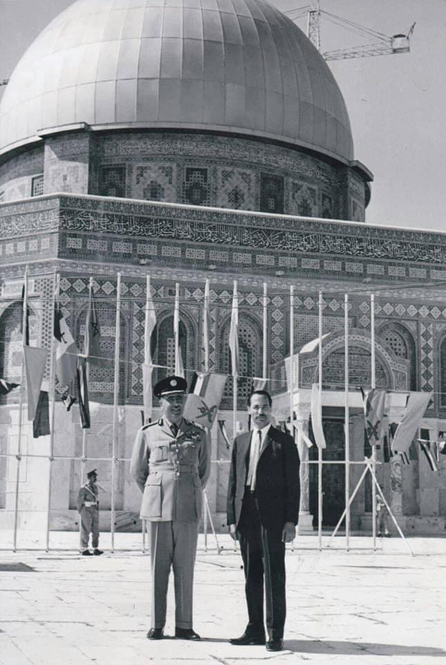 صورة من ذاكرة الوطن العرموطي ومهيار بالقدس الشريف عام 1964