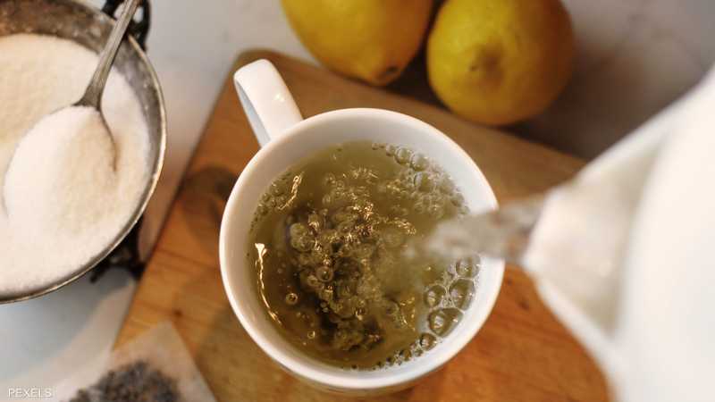شرب الشاي الأخضر على معدة فارغة.. 4 فوائد لا مثيل لها
