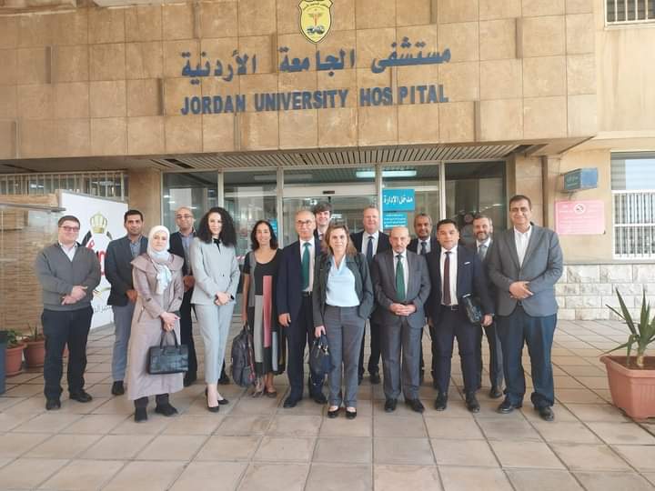 وفد خبراء في مكافحة السرطان يزور مستشفى الجامعة الأردنية