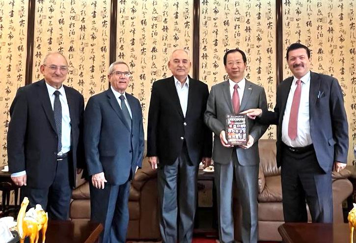 وزير الداخلية الأسبق الحباشنة ولجنة التعاون الثقافي مع الصين في زيارة للسفير الصيني  دونغ
