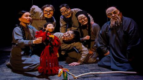 فنانة صينية تقدم مسرحية مستوحاة من قصة حورية لألكسندر بوشكين