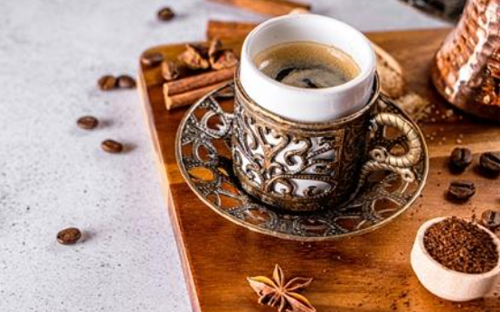 هل استخدام القرنفل في القهوة يضر مرضى القلب؟