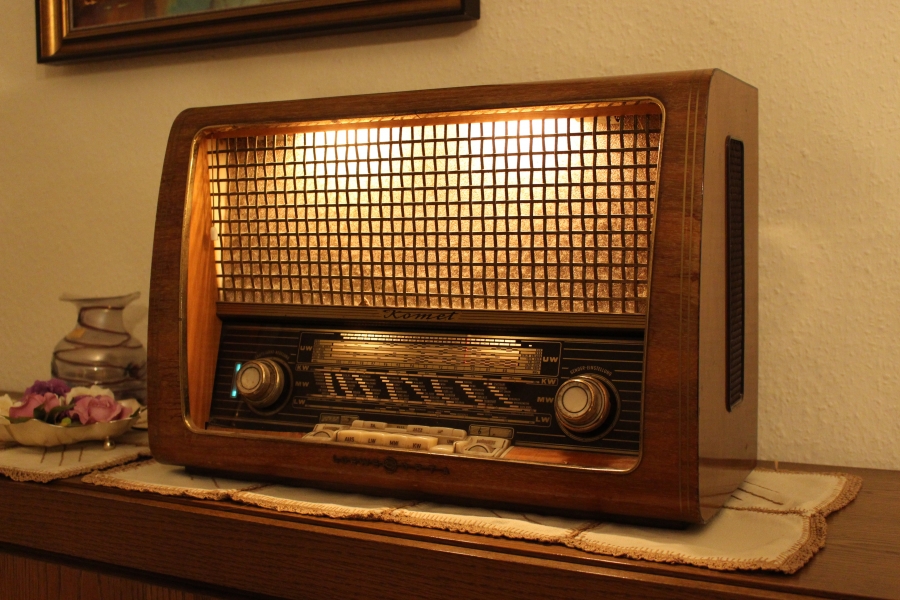 «جايبلي سلام».. رسائل الراديو في الزمن الجميل