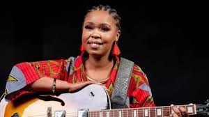 وفاة المغنية الأفريقية زاهارا