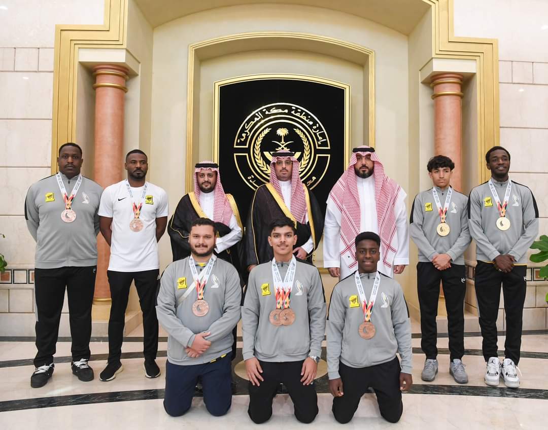 محافظ جدة يستقبل الفائزين بالميداليات من أندية جدة في دورة الألعاب السعودية 2023