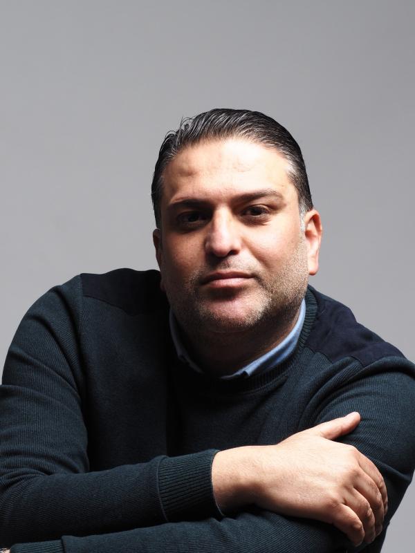 مثقفون وفنانون وصحفيون يتضامنون مع الروائي الأردني خالد سامح