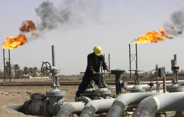النفط يهبط مع زيادة إنتاج أوبك وخفض أسعار الخام السعودي