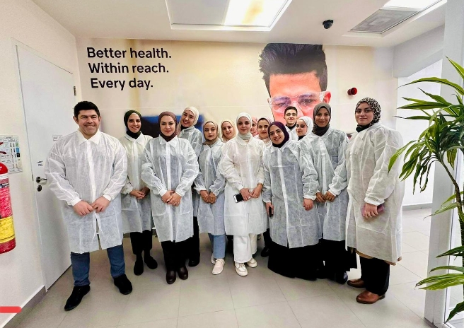 طلبة صيدلة جامعة اليرموك يزورون مصنع أدوية الحكمة لتصنيع الأدوية البيولوجية