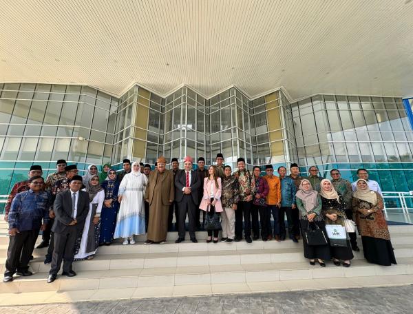 جامعة الزرقاء توقع مذكرات تفاهم مع الجامعات الحكومية الاسلامية في اندونيسيا