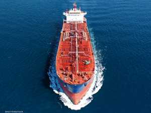 سفينة عملاقة تنقل شحنة ضخمة من النفط الليبي إلى آسيا