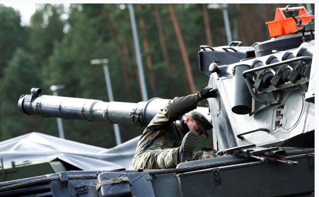 ألمانيا وفرنسا تعلنان تحقيق «اختراق» في مشروع الدبابات القتالية