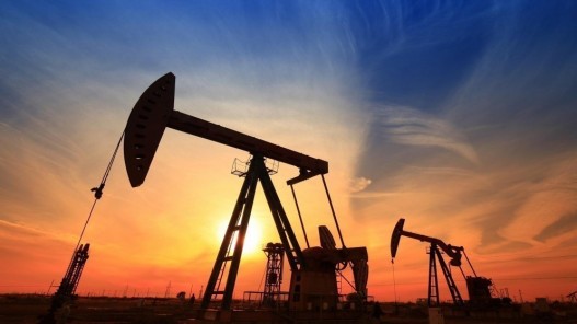 أسعار النفط تنخفض لليوم الثاني مع زيادة مخزونات الخام الأميركية