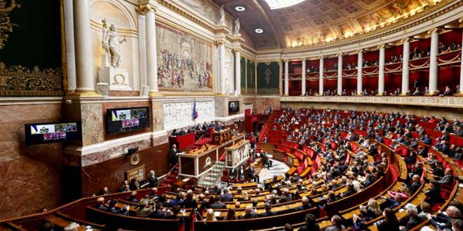115 نائباً في البرلمان الفرنسي يطالبون ماكرون بوقف مبيعات الأسلحة لـ”إسرائيل”