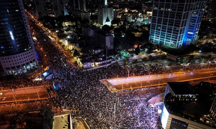 عشرات الآلاف من الإسرائيليين يتظاهرون ضد حكومة نتنياهو