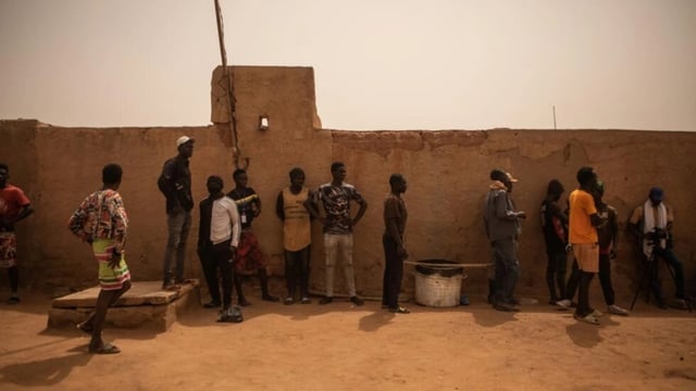 أزمة بين الجزائر والنيجر بسبب ترحيل المهاجرين