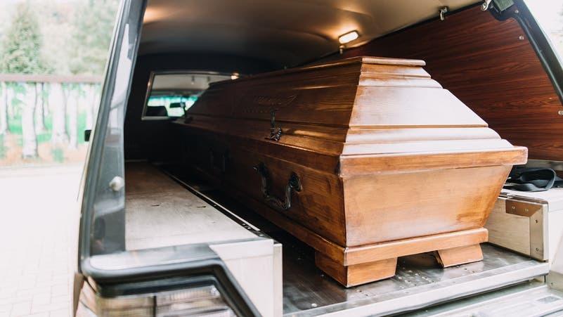 تحرك جثمان سيدة مصرية خلال جنازتها والأطباء يؤكدون وفاتها